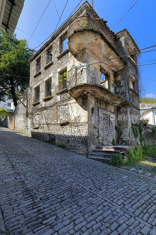帕洛托区，19世纪末三层楼的老石工砖石外墙遗迹。gjirokaster -阿尔巴尼亚- 226